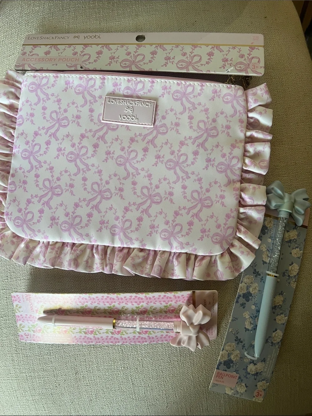NWT LoveShackFancy by Target Pink Ruffle Bow Print  Pouch with two bow pens